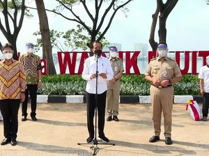 Didampingi Anies-Menkes, Jokowi Tinjau Vaksinasi COVID-19 di Waduk Pluit Didampingi Anies-Menkes, Jokowi Tinjau Vaksinasi COVID-19 di Waduk Pluit