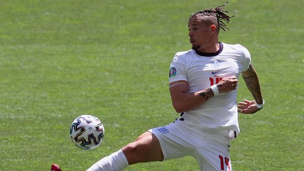 LONDON, ENGLAND - JUNE 13: Kalvin Phillips of England controls the ball during the UEFA Euro 2020 Championship Group D match between England and Croatia at Wembley Stadium on June 13, 2021 in London, England. (Photo by Catherine Ivill/Getty Images)