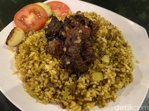 Kambing Babeh Dolof : Sedap Nendang! Kambing Rawit dan Kambing Gentong di Tempat Cucian Mobil