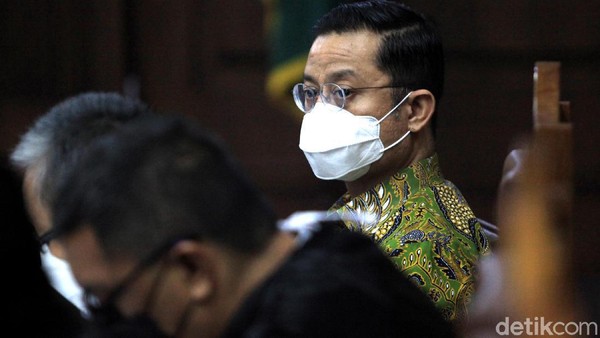 Juliari Peter Batubara kembali menjalani sidang kasus korupsi bansos di Pengadilan Tipikor, Jakarta. Sidang menghadirkan saksi Ketua DPC PDIP Kendal, Akhmad Suyuti.