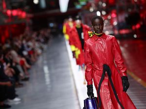 Ferrari Banting Setir ke Dunia Fashion, Pabrik Supercar Jadi Catwalk Ferrari Banting Setir ke Dunia Fashion, Pabrik Supercar Jadi Catwalk