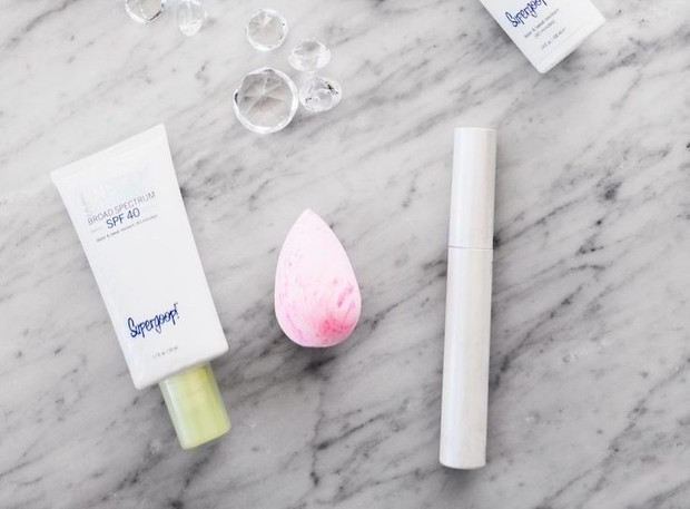 cara reapply sunscreen