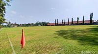 Foto Lapangan Bola di Ciamis yang Punya Rumput seperti GBLA