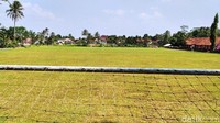 Lapangan ini adalah aset Desa Cimari yang pengelolaannya diserahkan kepada karang taruna desa setempat. (Foto: dok. detikcom/Dadang Hermansyah)