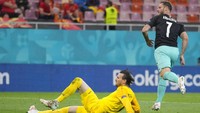 Ia menjebol gawang lawan di menit-menit akhir usai masuk sebagai pemain pengganti. (Foto: AP/Vadim Ghirda)