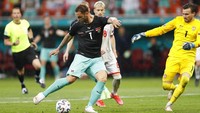 Marko Arnautovic mencetak gol ketiga Austria dalam kemenangan 3-1 atas Makedonia Utara di Euro 2020. (Foto: AP/Robert Ghement)