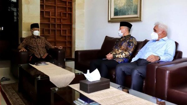 Momen Zulkifli Hasan-Hatta Rajasa Kunjungi Buya Syafii