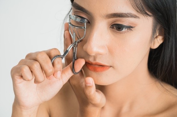 5 Eye Makeup Hacks yang Harus Dicoba
