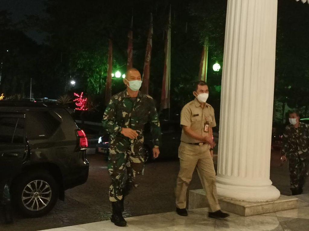 Pangdam-Kapolda Metro Jaya Merapat ke Kantor Anies, Ada Apa? Pangdam-Kapolda Metro Jaya Merapat ke Kantor Anies, Ada Apa?