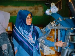 Dukungan Modal Bank Bantu Kembangkan Bisnis Kerupuk Kulit Khas Minang