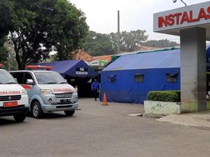 Ruangan Penuh, RS di Purwakarta Dirikan Tenda untuk Pasien Corona Ruangan Penuh, RS di Purwakarta Dirikan Tenda untuk Pasien Corona