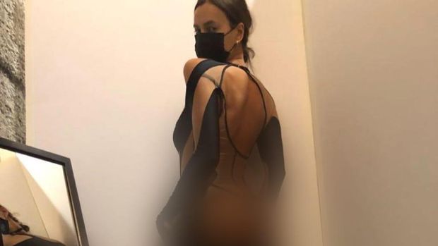 Setengah Bugil, Baju Irina Shayk Jadi Sorotan