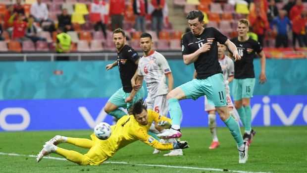 SOCCER-EURO-AUT-MKD/REPORT Soccer Football - Euro 2020 - Group C - Austria v North Macedonia - National Arena, Bucharest, Romania - June 13, 2021 Austria's Michael Gregoritsch scores their second goal Pool via REUTERS/Daniel Mihailescu