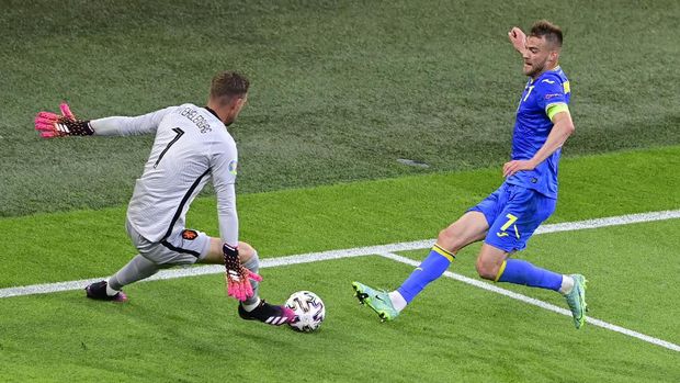 Soccer Football - Euro 2020 - Group C - Netherlands v Ukraine - Johan Cruyff Arena, Amsterdam, Netherlands - June 13, 2021 Ukraine's Andriy Yarmolenko in action with Netherlands' Maarten Stekelenburg Pool via REUTERS/Olaf Kraak