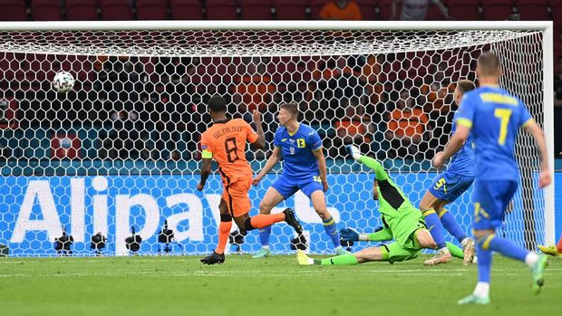Soccer Football - Euro 2020 - Group C - Netherlands v Ukraine - Johan Cruyff Arena, Amsterdam, Netherlands - June 13, 2021 Netherlands' Georginio Wijnaldum scores their first goal Pool via REUTERS/John Thys