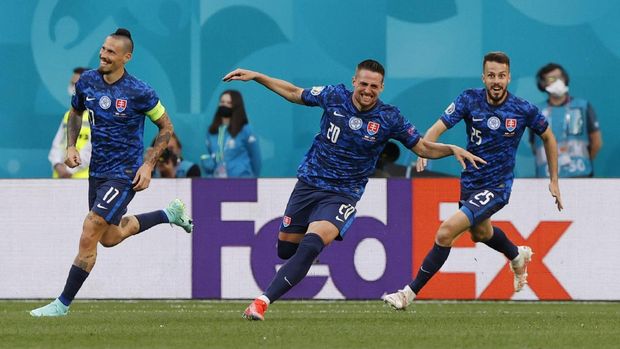 Soccer Football - Euro 2020 - Group E - Poland v Slovakia - Saint Petersburg Stadium, Saint Petersburg, Russia- June 14, 2021 Slovakia's Robert Mak celebrates scoring their first goal Pool via REUTERS/Evgenia Novozhenina