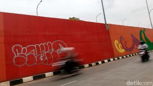 Terlalu! Flyover Gaplek Jadi Korban Aksi Vandalisme