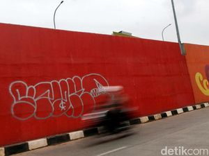 Terlalu! Flyover Gaplek Jadi Korban Aksi Vandalisme Terlalu! Flyover Gaplek Jadi Korban Aksi Vandalisme