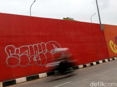 Terlalu! Flyover Gaplek Jadi Korban Aksi Vandalisme