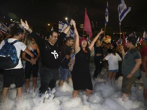 Warga Israel Ramai-ramai Rayakan Lengsernya Benjamin Netanyahu