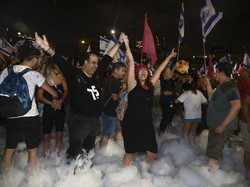 Warga Israel Ramai-ramai Rayakan Lengsernya Benjamin Netanyahu