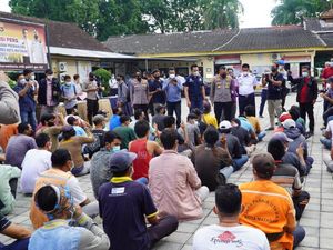 86 Preman di NTB Ditangkap: Juru Parkir, Anggota Ormas Hingga Debt Collector