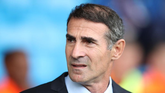 KILMARNOCK, SCOTLAND - AUGUST 04: Kilmarnock manager Angelo Alessio looks on during the Ladbrokes Premier League match between Kilmarnock and Rangers at Rugby Park on August 04, 2019 in Kilmarnock, Scotland. (Photo by Ian MacNicol/Getty Images)