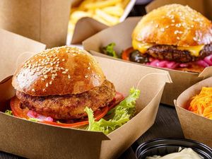 Tolak Beri Burger Gratis ke Polisi Pakistan, Belasan Karyawan Resto Ditahan