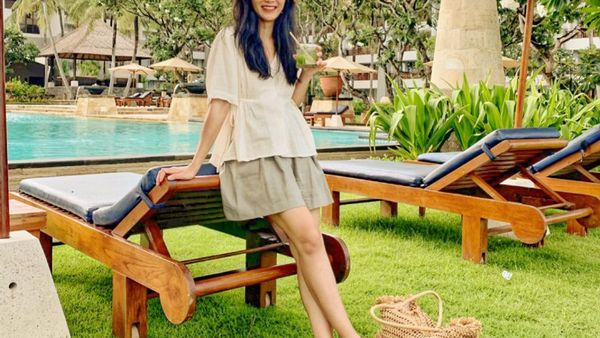 Cantiknya Bunga Zainal Saat Afternoon Tea hingga Ngopi