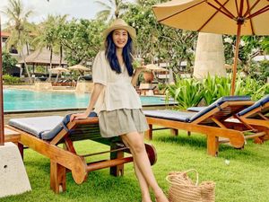 Cantiknya Bunga Zainal Saat Afternoon Tea hingga Ngopi