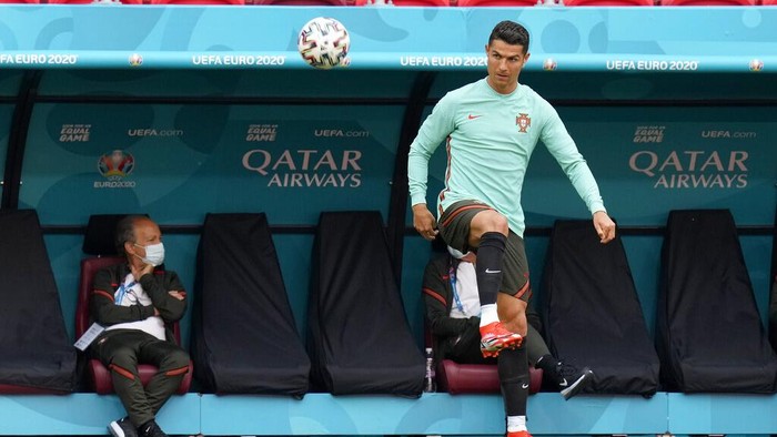 Portugals Cristiano Ronaldo controls the ball eduring a team training session at the Ferenc Puskas stadium in Budapest, Hungary. Monday, June 14, 2021 the day before the Euro 2020 soccer championship group F match between Hungary and Portugal. (AP Photo/Darko Bandic)