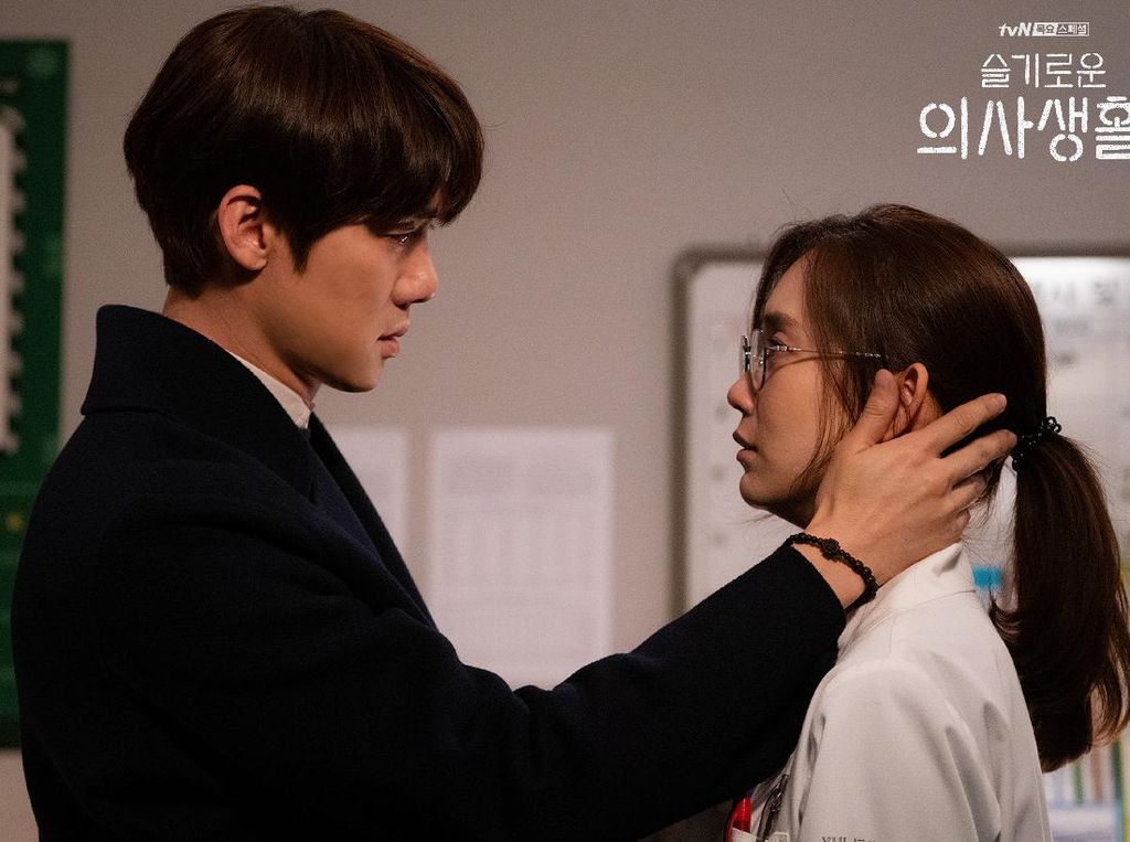 Hospital Playlist 2 dan 10 Drama Korea tvN yang Siap Tayang hingga Akhir Tahun Hospital Playlist 2 dan 10 Drama Korea tvN yang Siap Tayang hingga Akhir Tahun