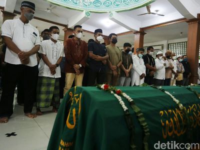 Jenazah Markis Kido Disalatkan