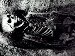 Misteri Gadis Dikubur dengan Burung Kutilang di Mulutnya