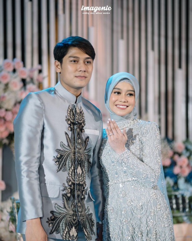 Lesti Kejora mengenakan kebaya biru hasil rancangan desainer Renzi Lazuardi/instagram.com/seserahan_id