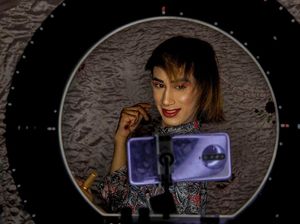 Mengintip Potret Keseharian Transgender di Kashmir