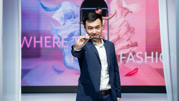 Mi 11 Lite Alvin Tse di saat meluncurkan Xiaomi Mi 11 Lite