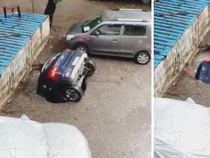 Ngeri! Mobil Jeblos ke Lubang saat Parkir, Lenyap Dalam Hitungan Detik