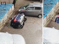 Ngeri! Mobil Jeblos ke Lubang saat Parkir, Lenyap Dalam Hitungan Detik