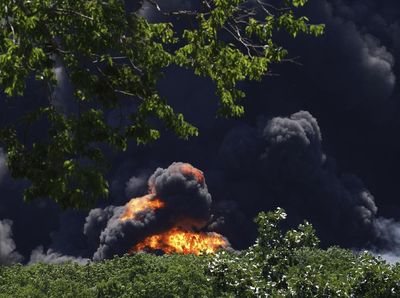 Penampakan Kepulan Asap dari Pabrik Kimia yang Meledak di AS