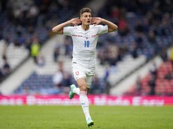 Schick Asyik, Golnya Cantik