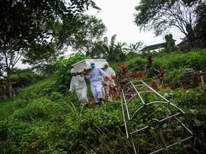 Pungli Ahli Waris Rp 4 Juta, Oknum PHL Pikul Jenazah TPU Cikadut Dipecat!