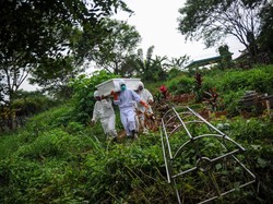 Pungli Ahli Waris Rp 4 Juta, Oknum PHL Pikul Jenazah TPU Cikadut Dipecat!