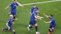 Milan Skriniar merayakan gol usai membobol gawang Polandia. Anton Vaganov/Pool via AP.