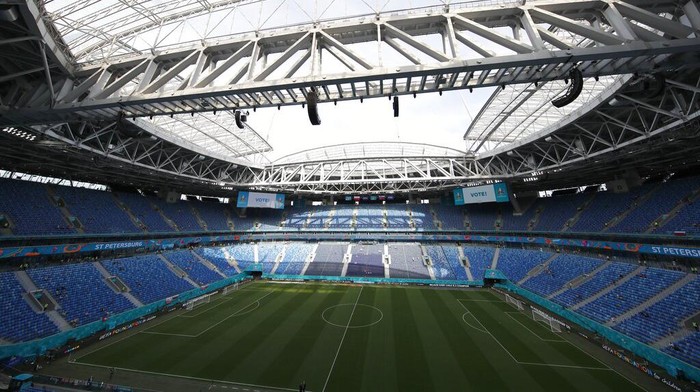 Polandia Awali Euro 2020 dengan Kekalahan Meski lebih mendominasi permainan, Polandia mengawali Euro 2020 dengan kekalahan dari Slovakia. Lewandowski dkk kalah dengan skor 1-2.
