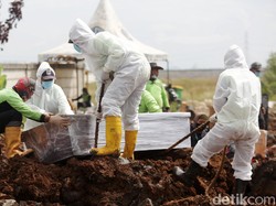 Sinyal Bahaya dari Tingginya Pemakaman dengan Protap Corona di Jakarta