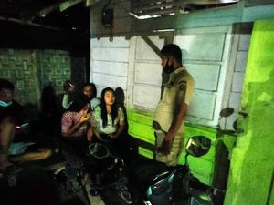 4 PSK dan 7 Pemandu Lagu Diamankan Saat Razia Warung Remang-remang 4 PSK dan 7 Pemandu Lagu Diamankan Saat Razia Warung Remang-remang