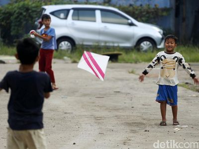 Serunya Bermain Layangan di Tengah Gempuran Gedget