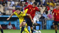 Spanyol tampil dominan dengan 75 persen ball possesion dan membuat 17 attempts, delapan di antaranya on goal. AP Photo/Pierre Philippe Marcou, Pool.