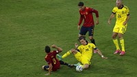 Meski penampilan di atas lapangan tampak jomplang, namun skor tak berubah sampai waktu normal usai. Julio Munoz/Pool via AP.